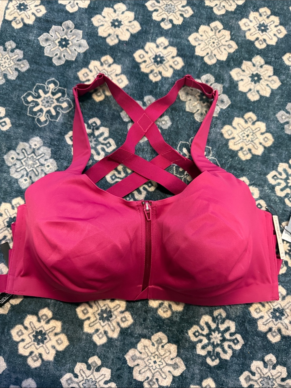 Victoria’s Secret “On Point” NWT sports bra